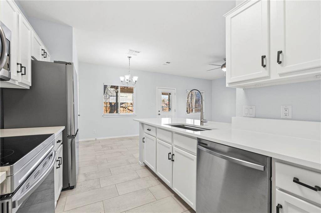 1700 Constantino CIR #B, Austin, TX 78745