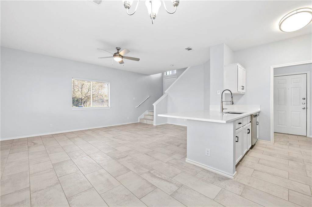 1700 Constantino CIR #B, Austin, TX 78745