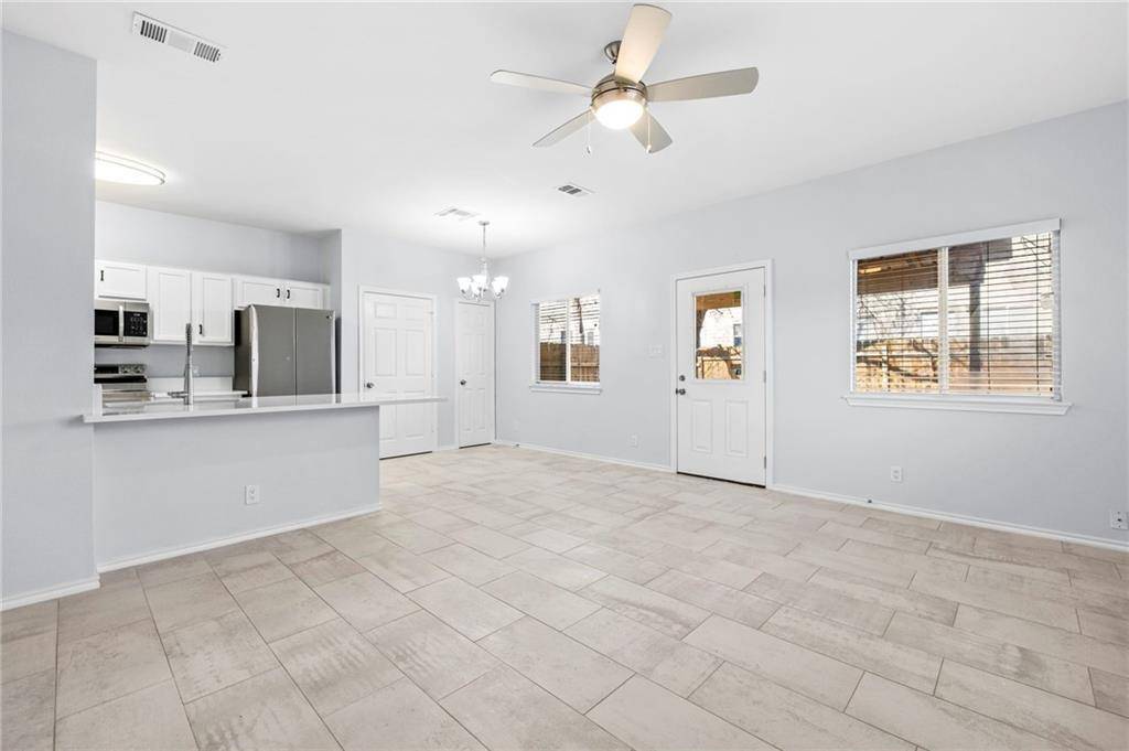 1700 Constantino CIR #B, Austin, TX 78745