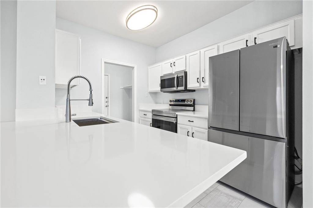 1700 Constantino CIR #B, Austin, TX 78745