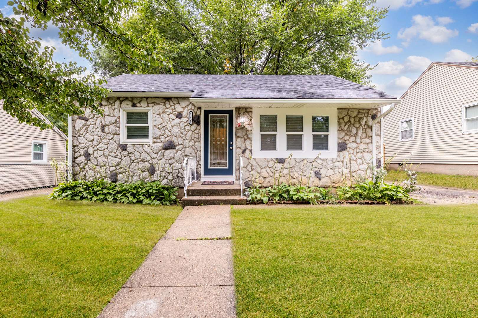 1135 E Galena BLVD, Aurora, IL 60505
