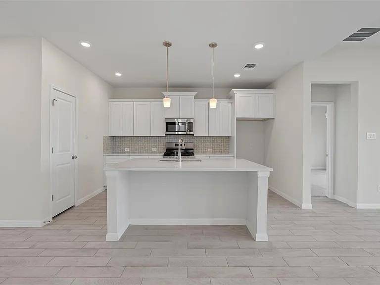153 Arena DR, Liberty Hill, TX 78642