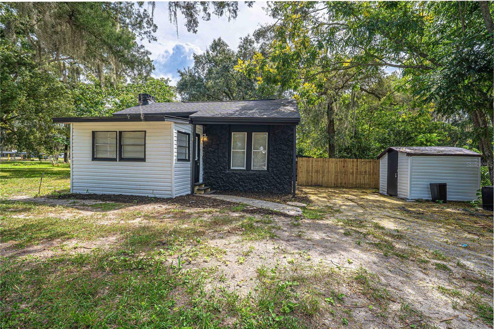 2331 WESTSIDE DR, Leesburg, FL 34748