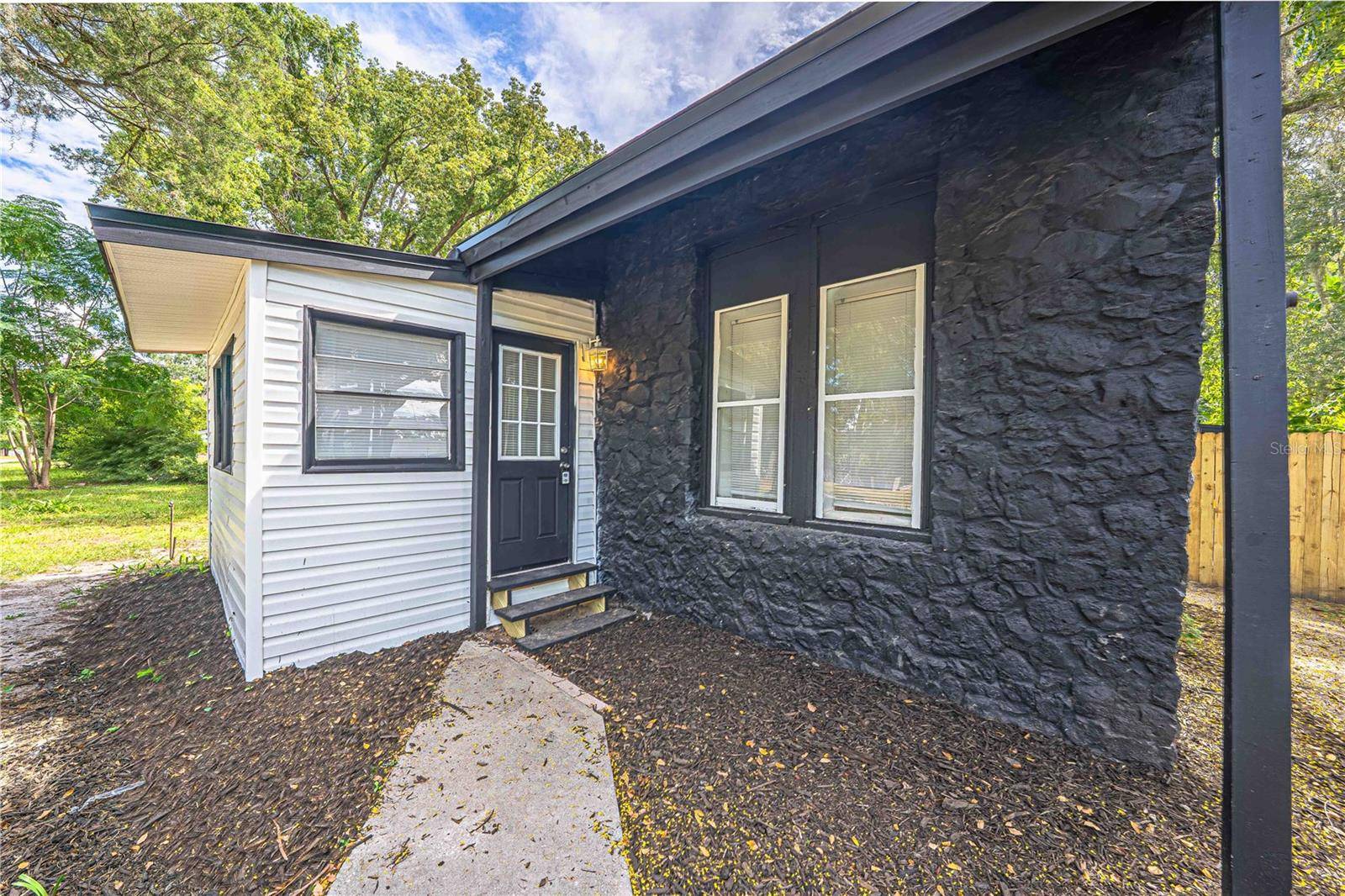 2331 WESTSIDE DR, Leesburg, FL 34748