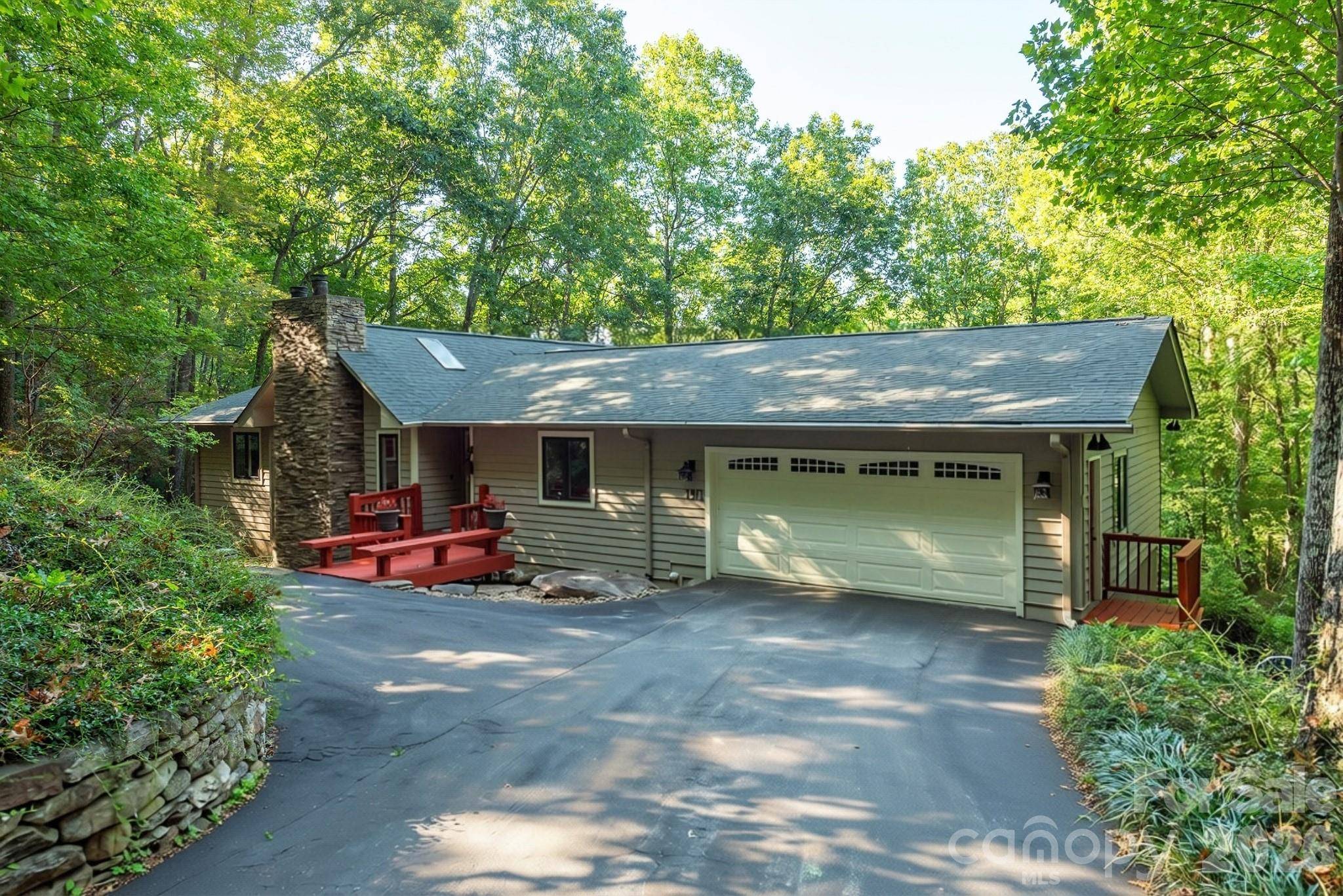 190 Ridgeview DR, Hendersonville, NC 28792