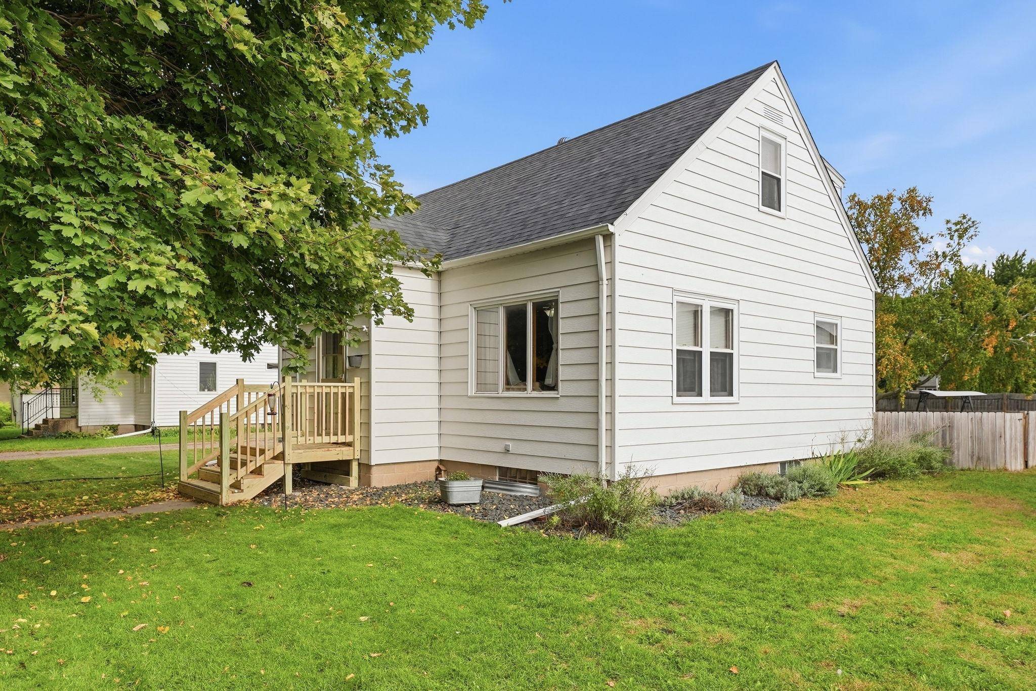422 2nd ST SW, Clara City, MN 56222