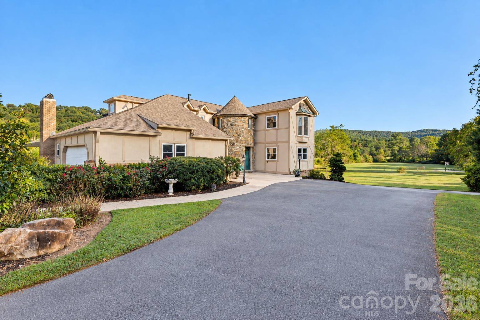 422 Crooked Creek RD, Hendersonville, NC 28739