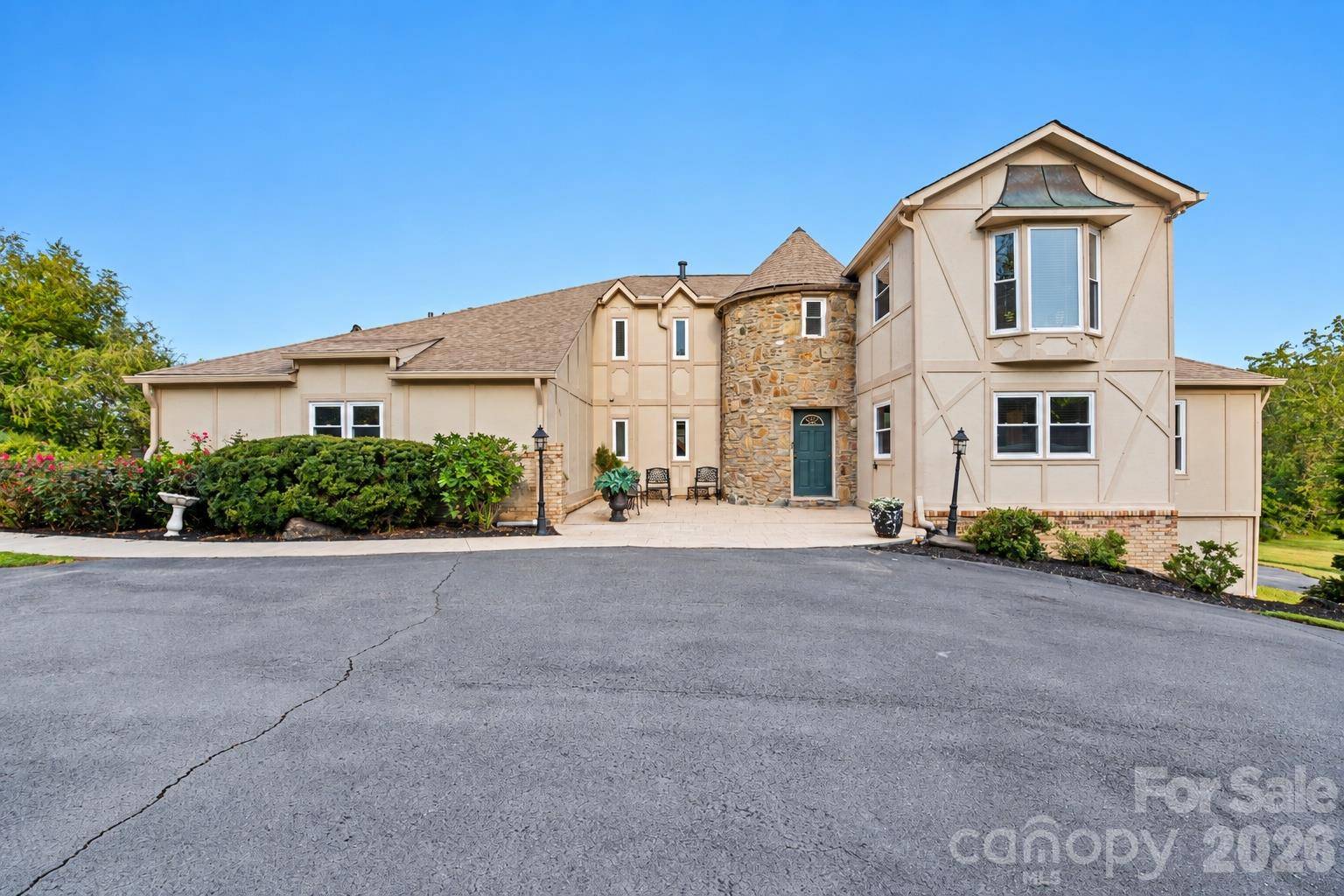 422 Crooked Creek RD, Hendersonville, NC 28739