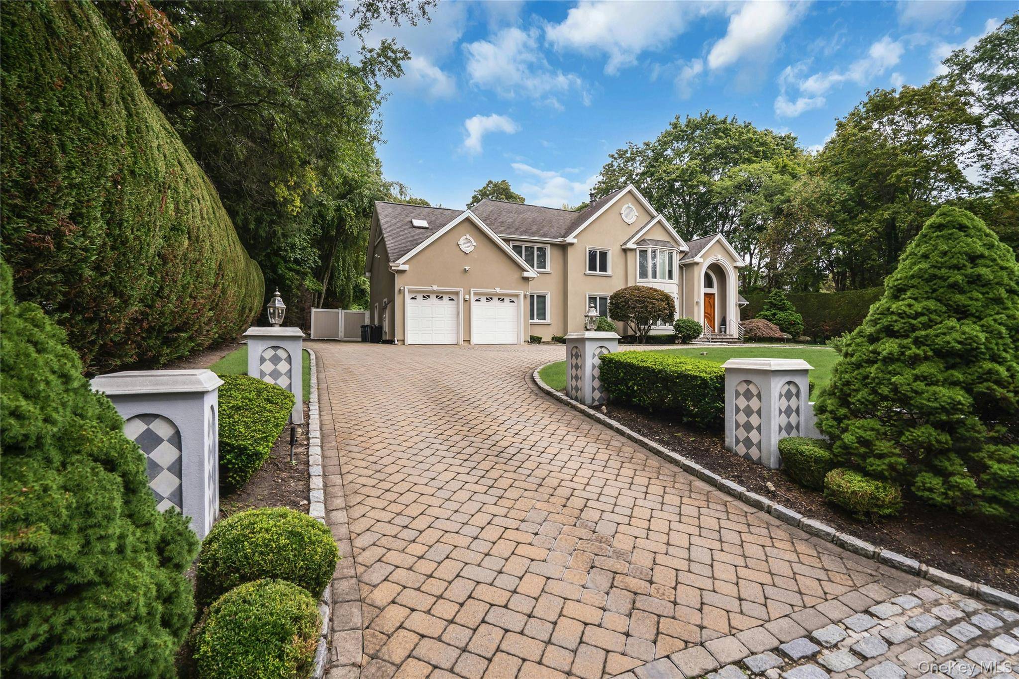 25 Oriole WAY, Dix Hills, NY 11746