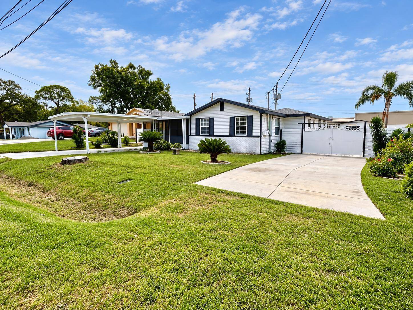8512 SUNBEAM LN, Tampa, FL 33615