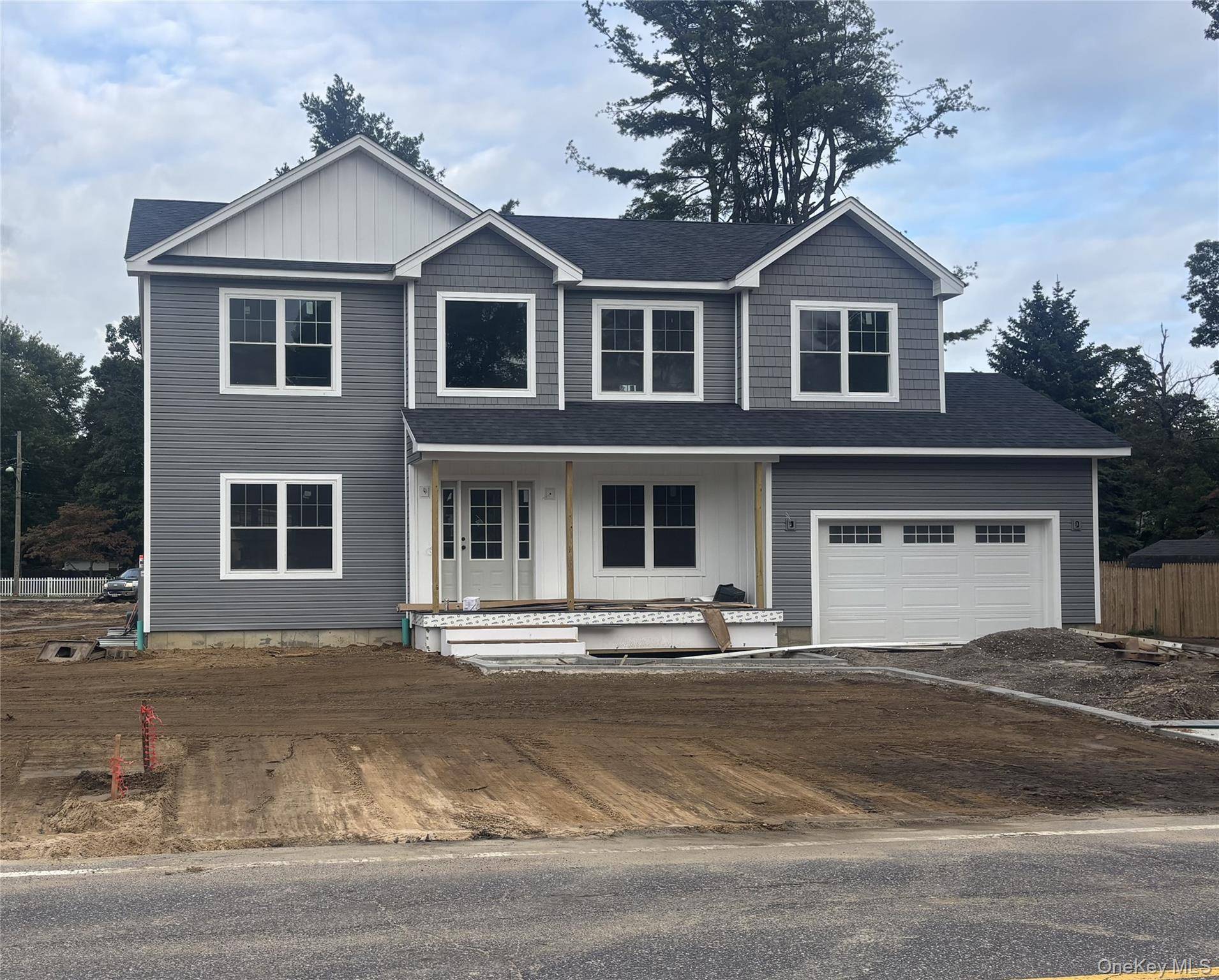 2047 lincoln AVE, Holbrook, NY 11741