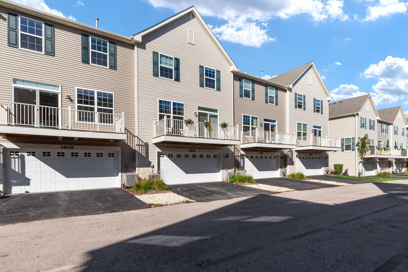 1609 Sager WAY, Batavia, IL 60510