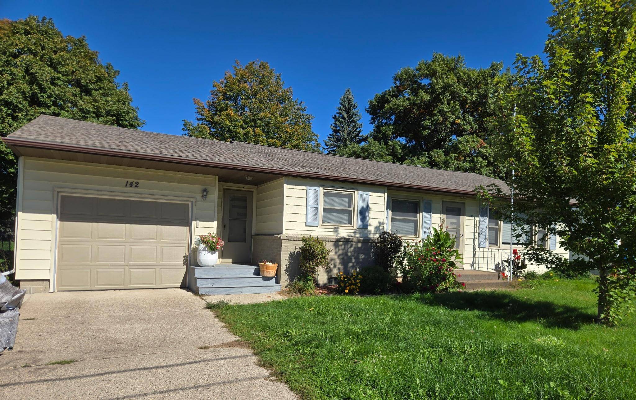 142 5th ST NW, Blooming Prairie, MN 55917