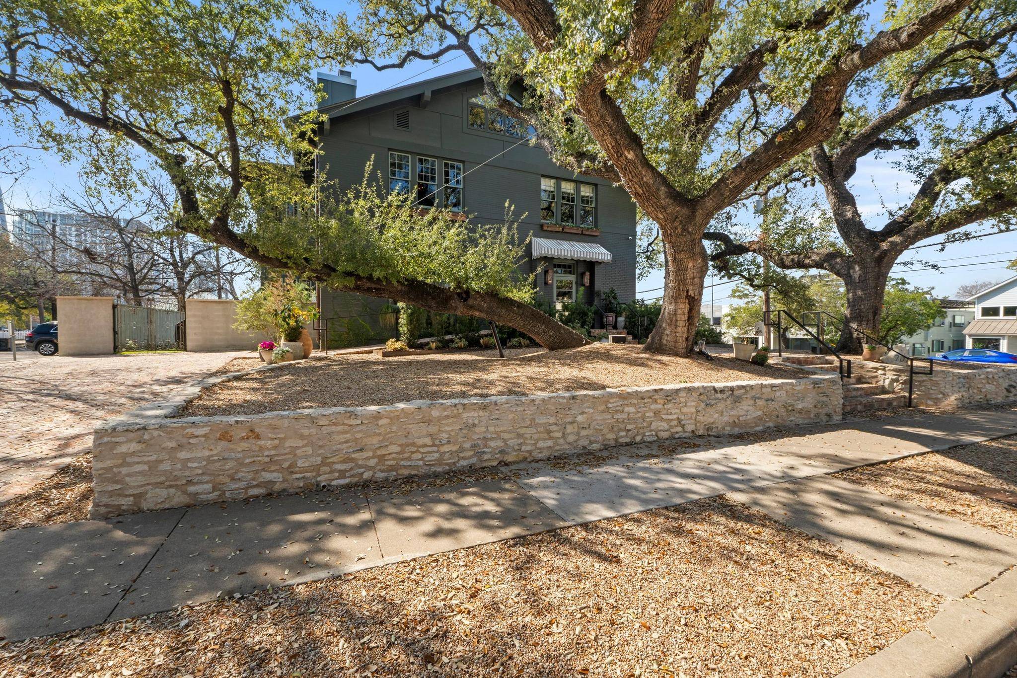 707 W 10th ST, Austin, TX 78701