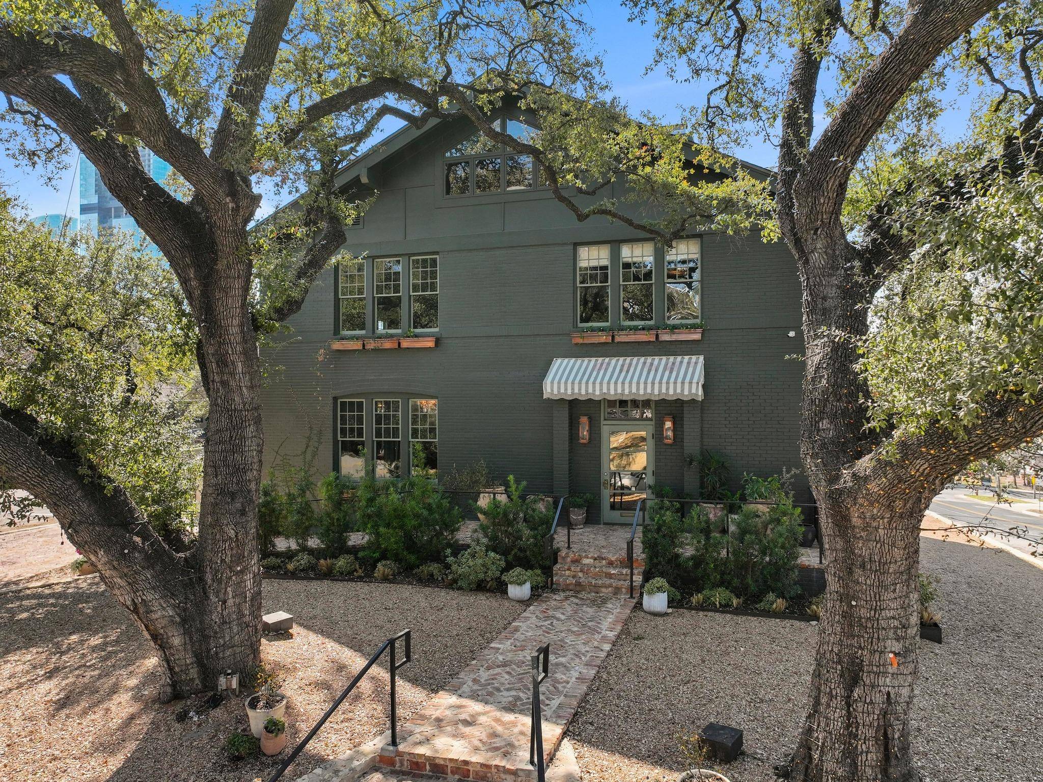 707 W 10th ST, Austin, TX 78701
