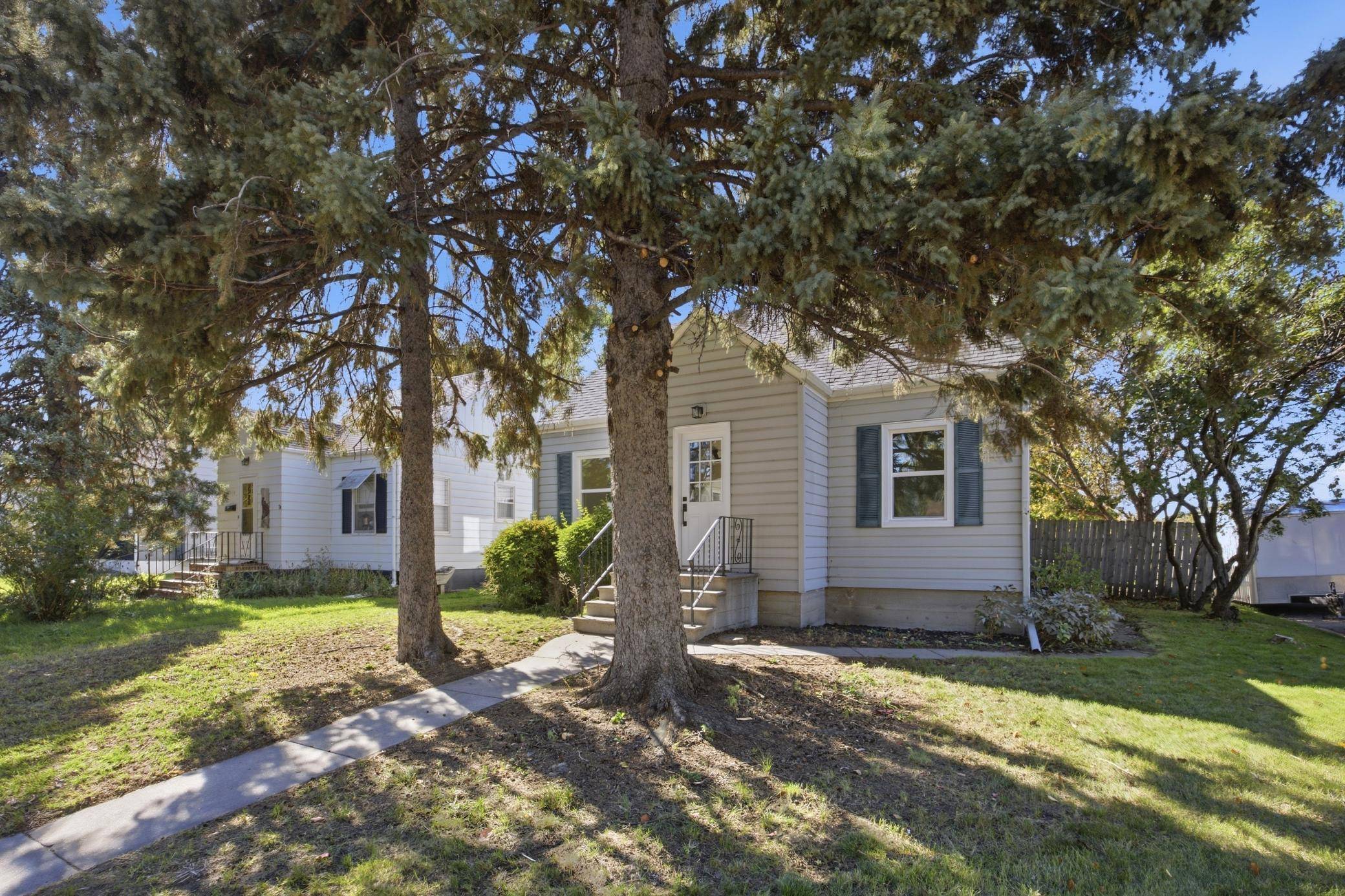 631 11th ST N, Moorhead, MN 56560