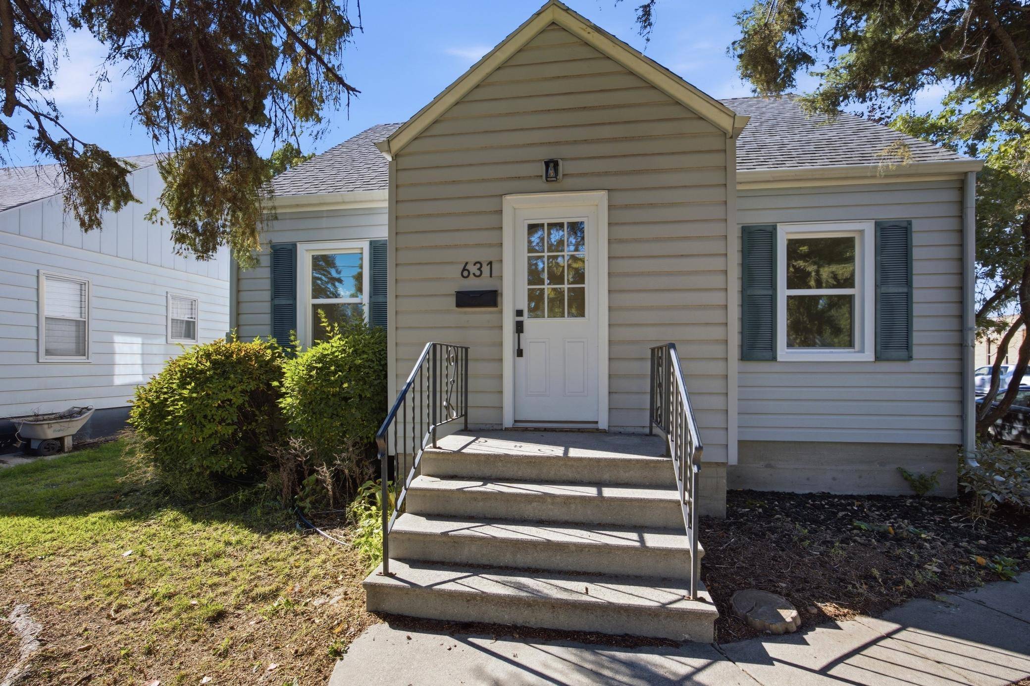 631 11th ST N, Moorhead, MN 56560