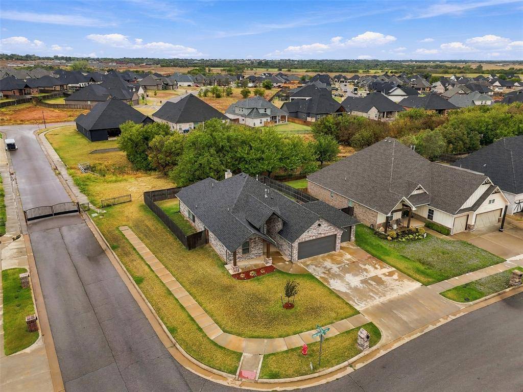 10601 Wild Horse Creek DR, Yukon, OK 73099