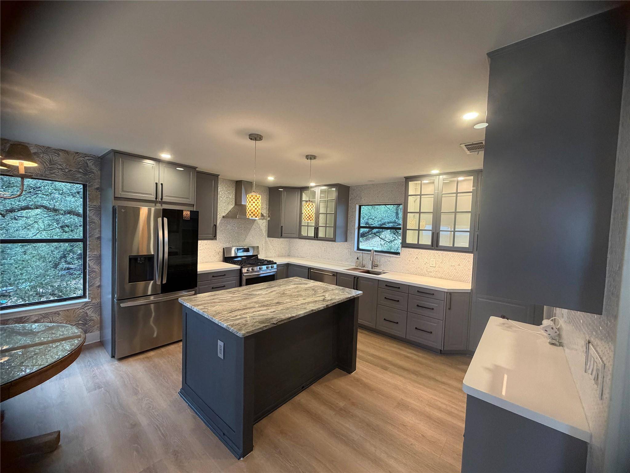 400 N Ronay DR, Spicewood, TX 78669