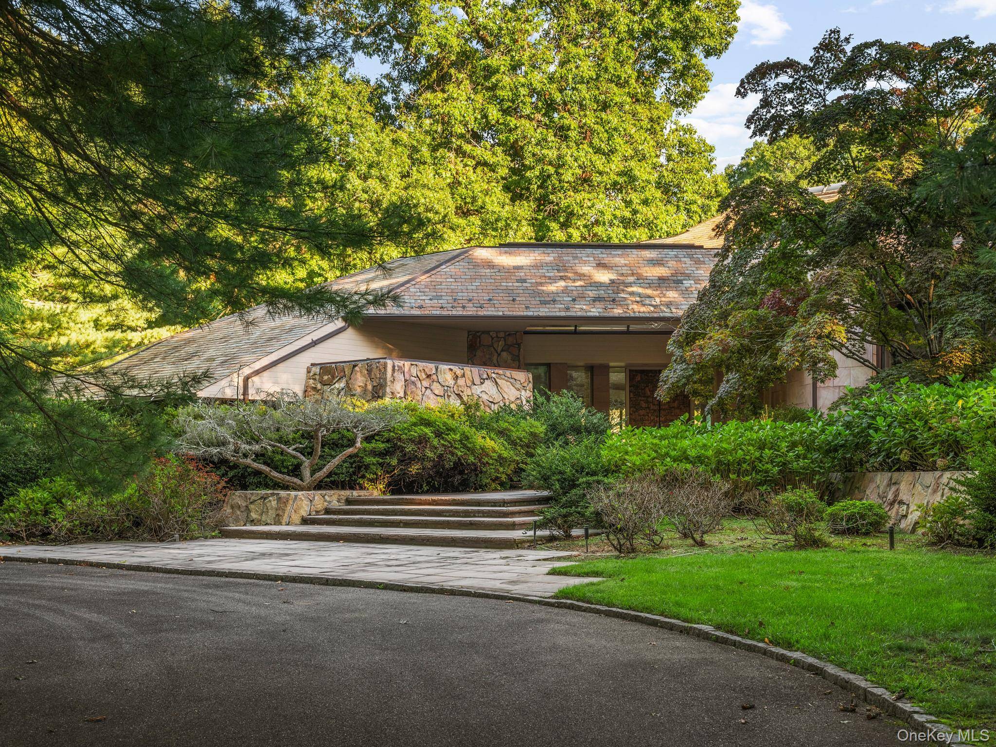 101 wheatley RD, Old Westbury, NY 11578