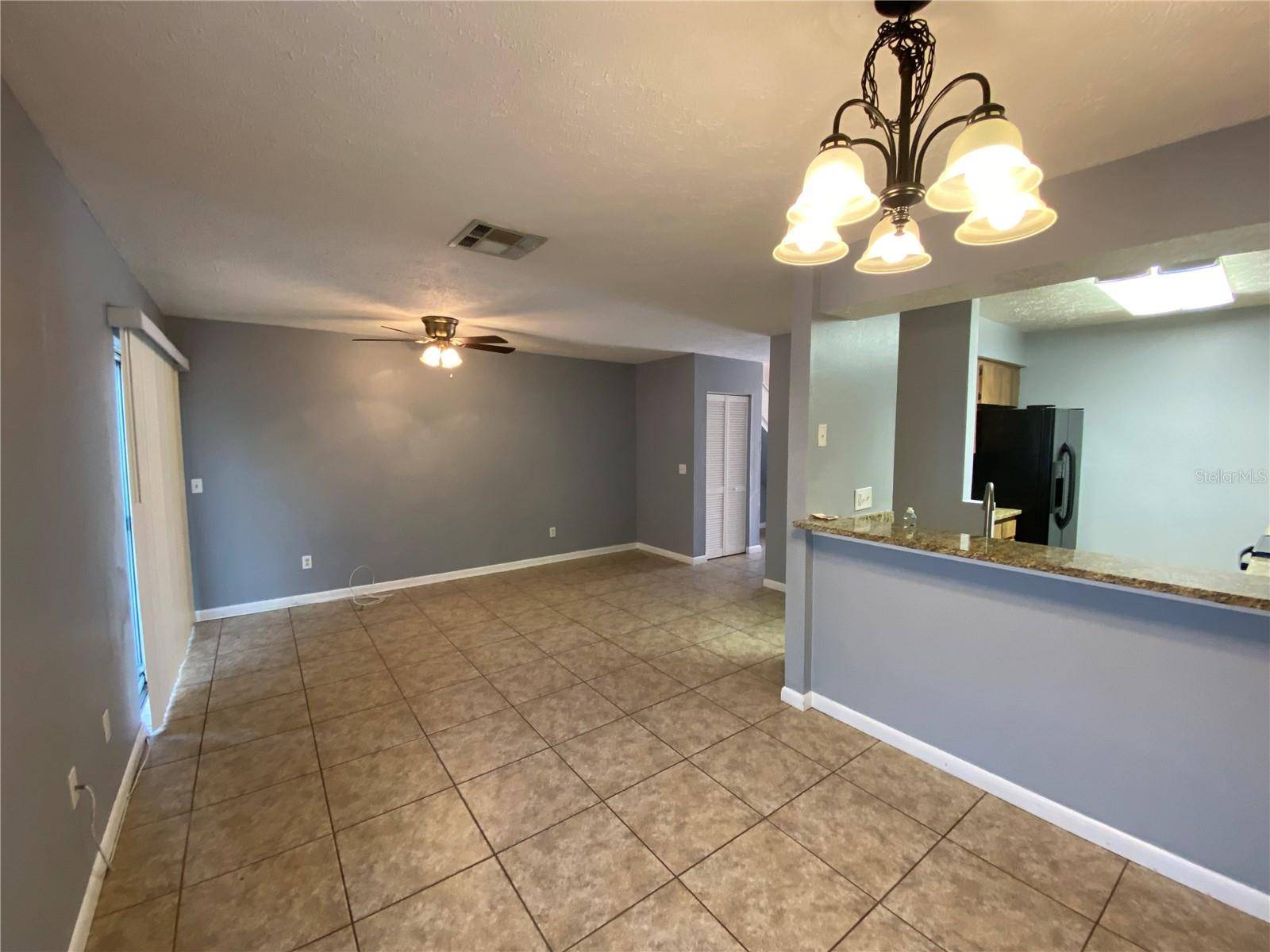 9459 FOREST HILLS CIR, Tampa, FL 33612