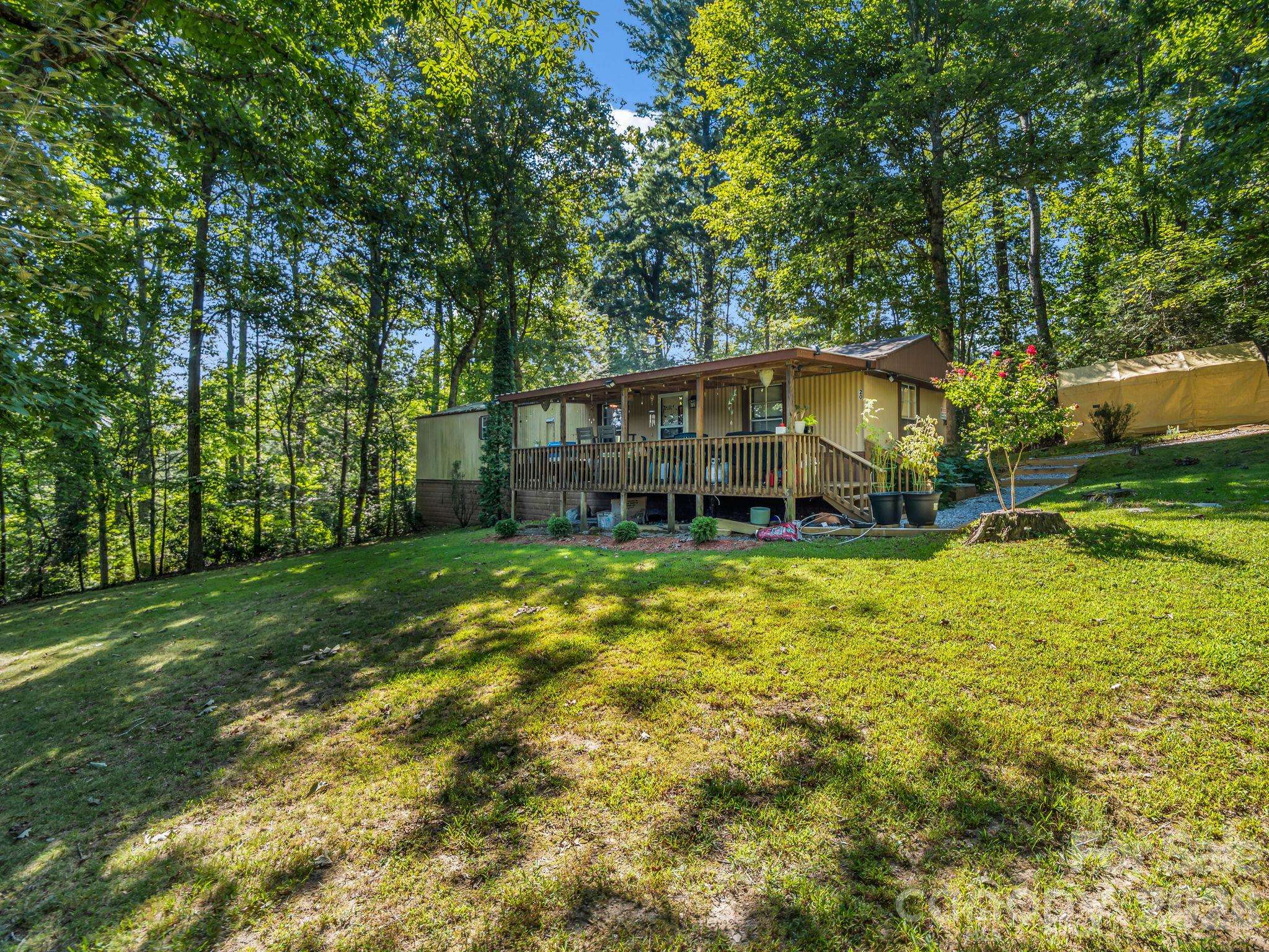 20 Jones Hillock DR, Asheville, NC 28805