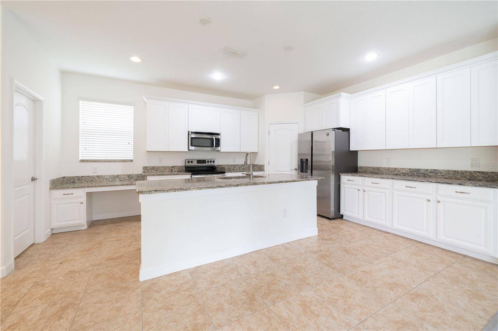 15663 SIGNATURE DR, Winter Garden, FL 34787