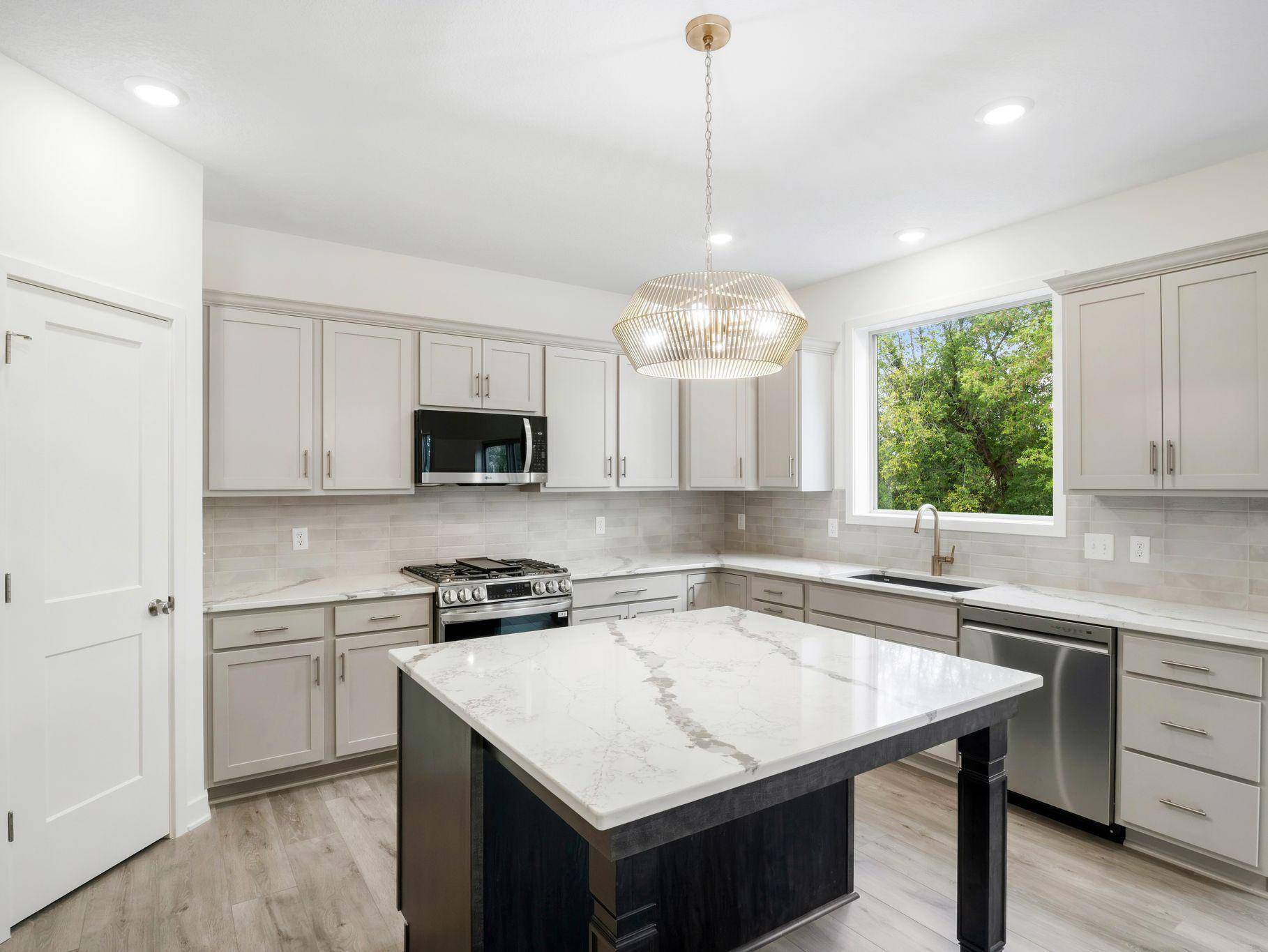 1320 136th CIR E, Rosemount, MN 55068
