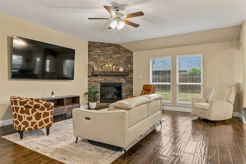 3013 Denver Avenue, Aubrey, TX 76227