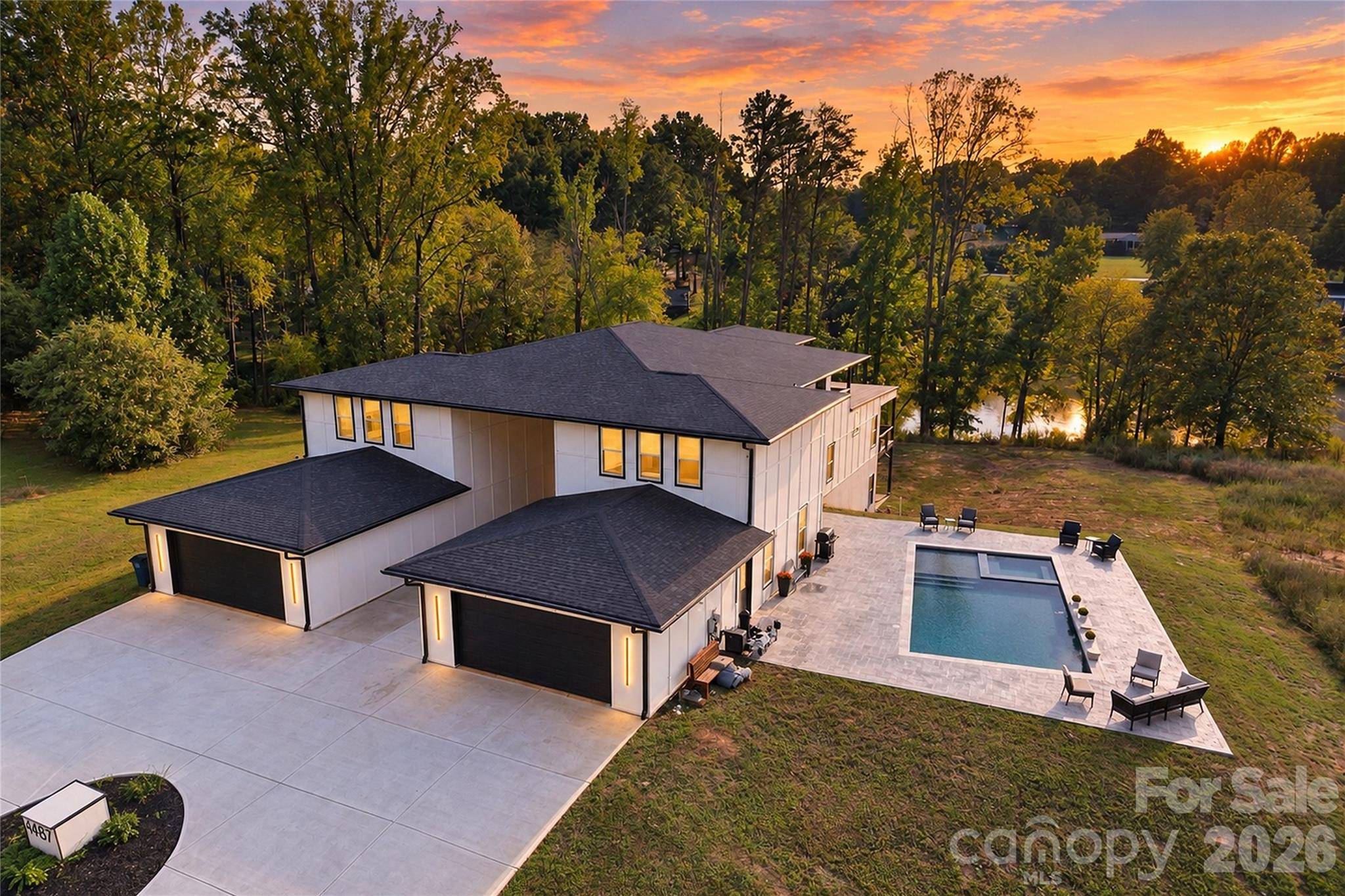 4987 Wildlife LN, Sherrills Ford, NC 28673
