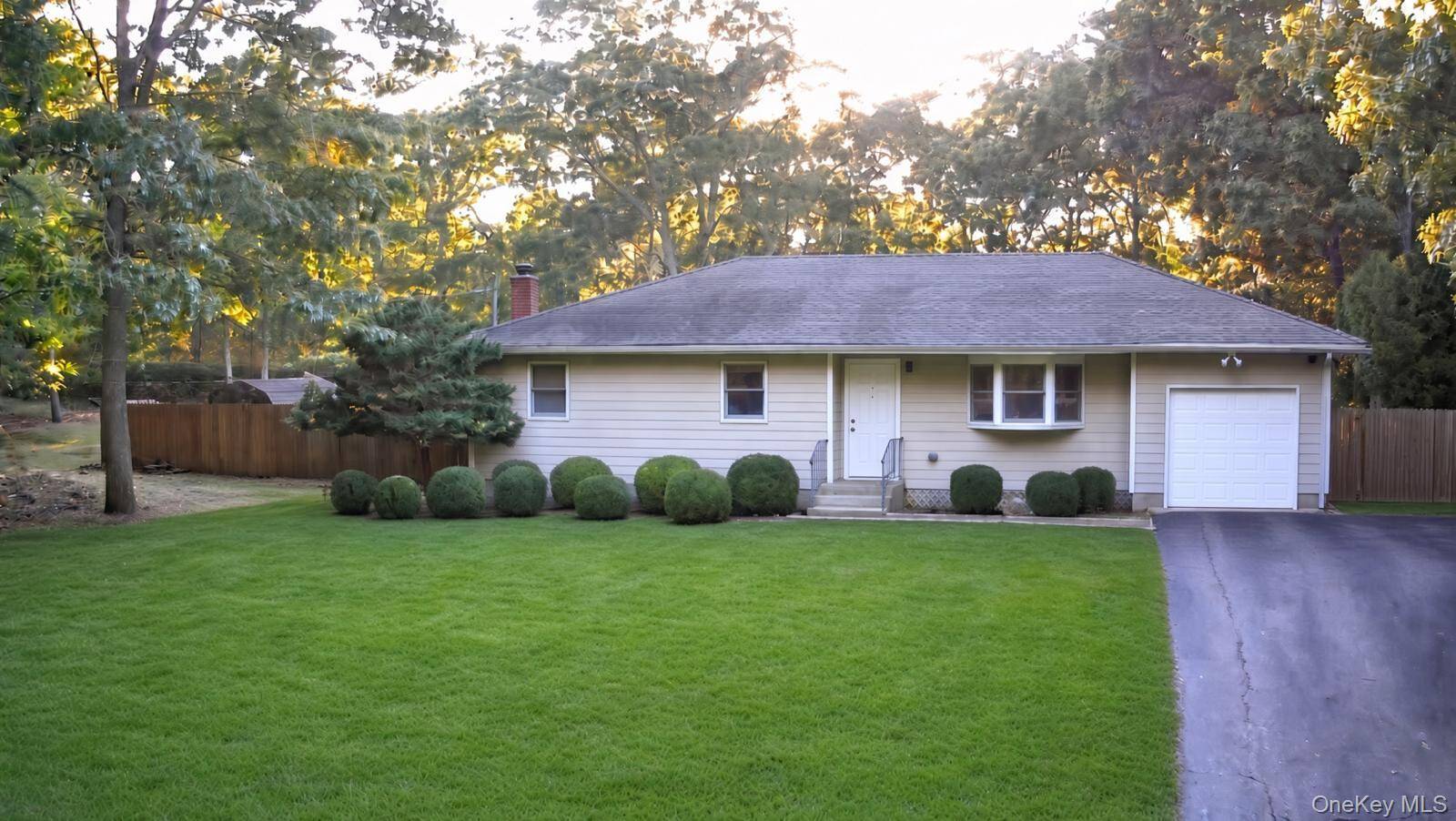 531 Brookhaven AVE, Flanders, NY 11901