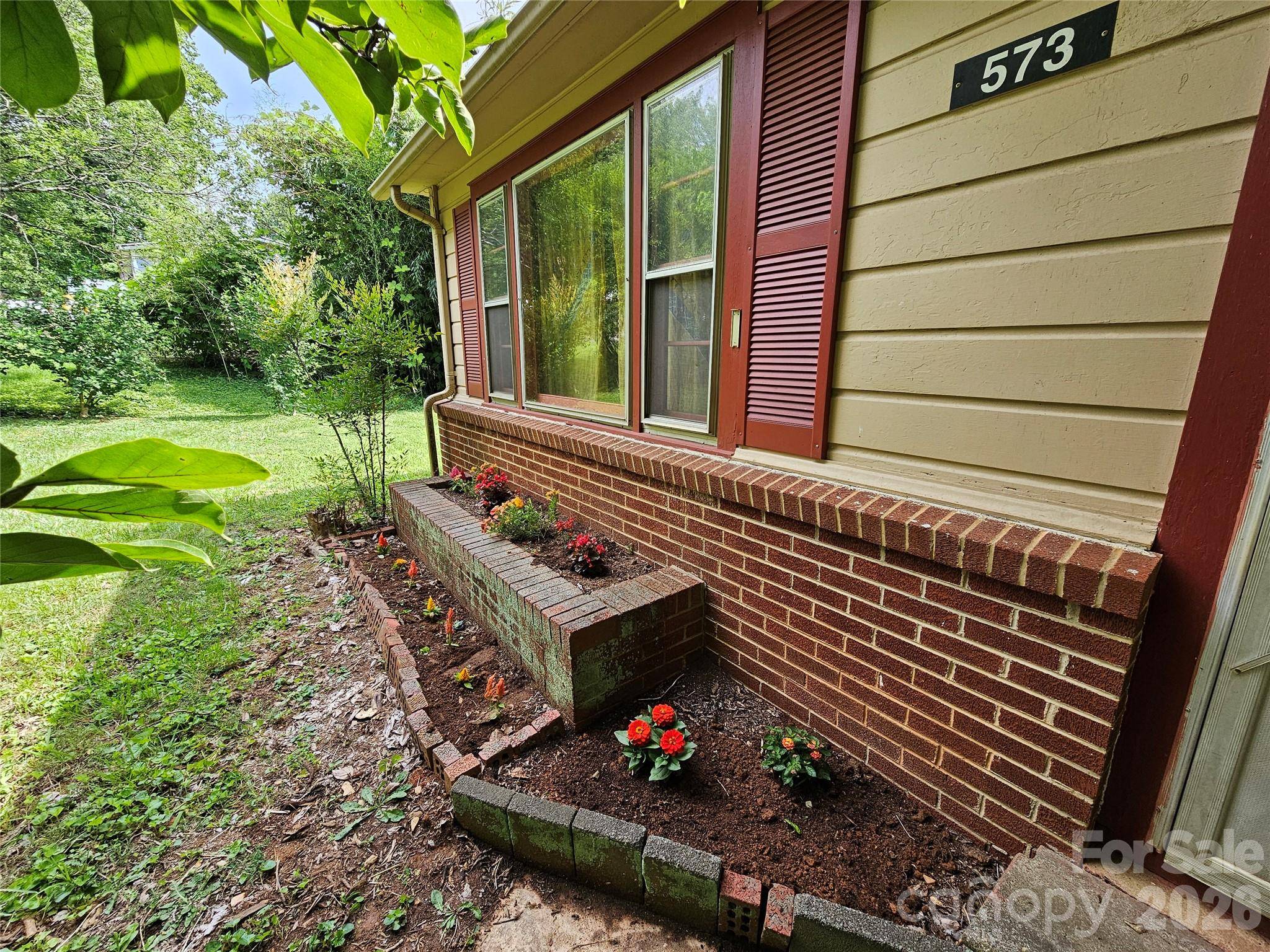 573 Uptons Landing RD #79, Marion, NC 28752