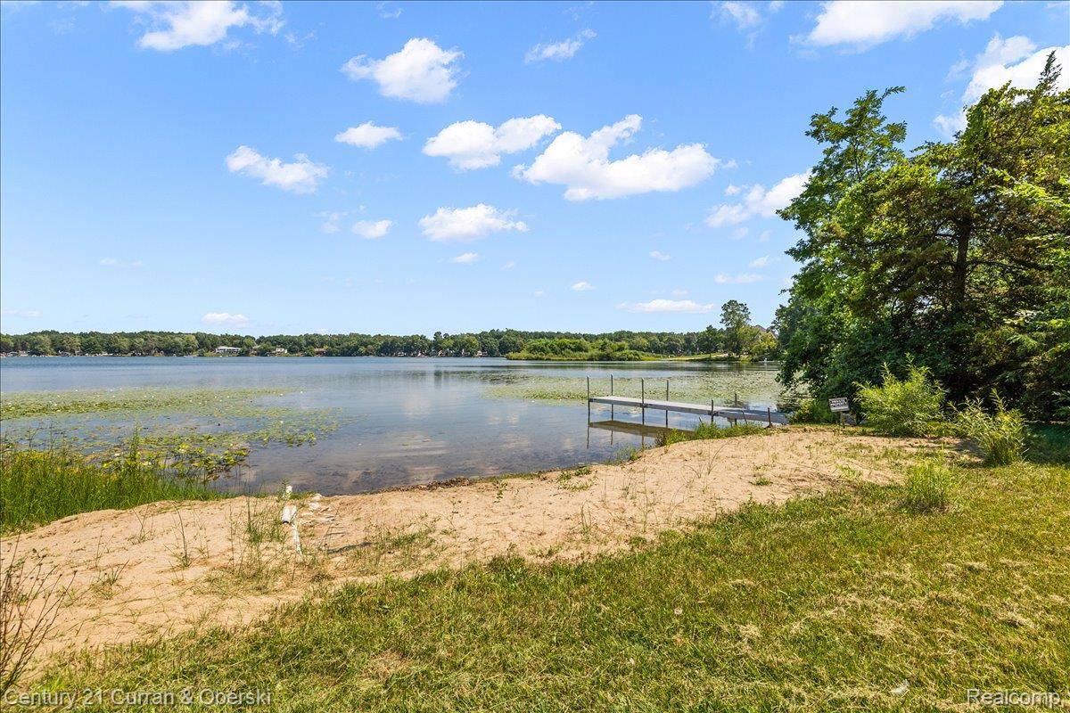 2770 Bogie Lake RD, White Lake Charter Township, MI 48386