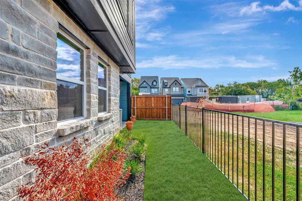 5809 Water Bridge Lane, Fort Worth, TX 76109