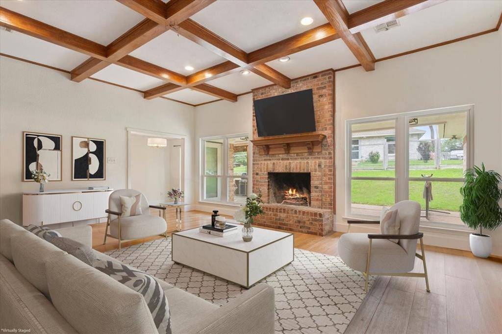 10025 Forest View Drive, Woodway, TX 76712