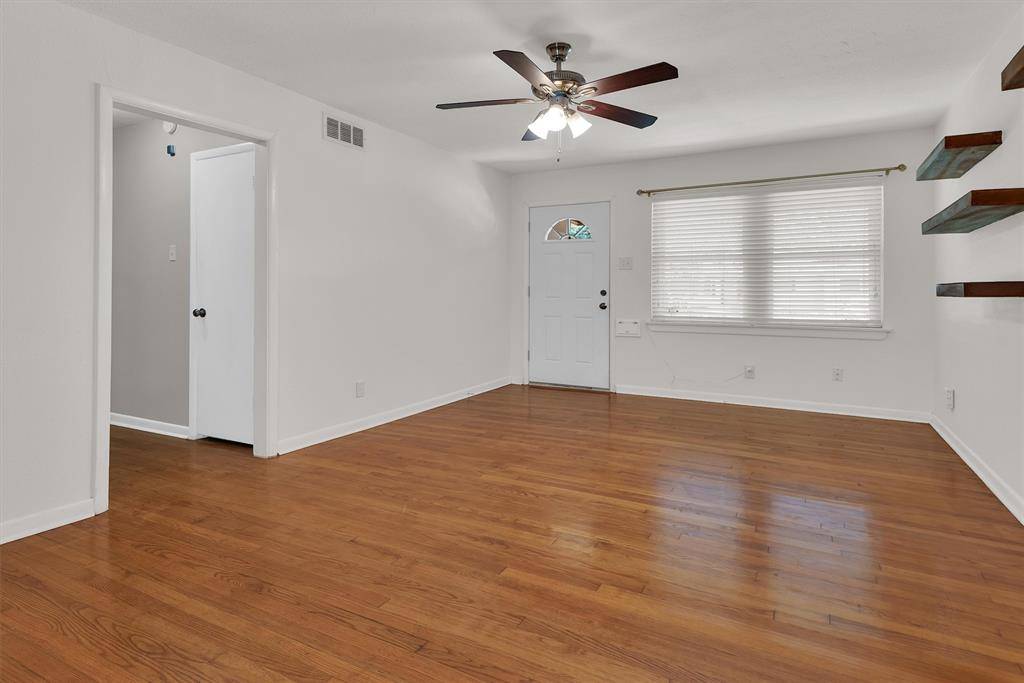 2209 Costa Mesa Drive, Dallas, TX 75228