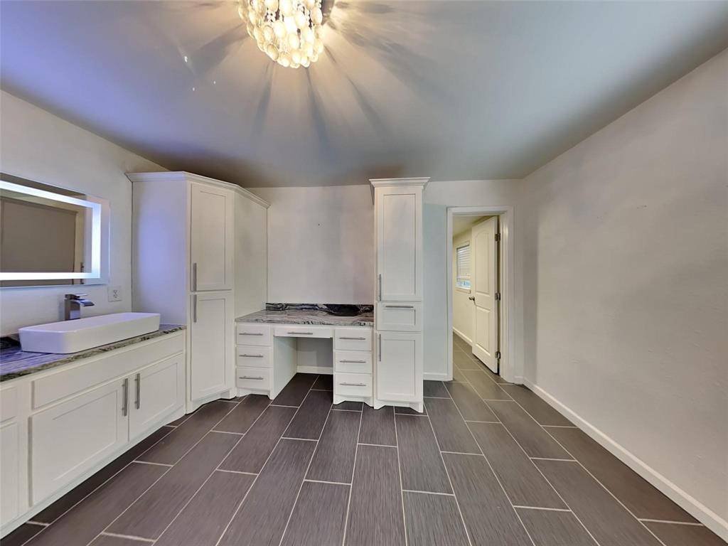 708 S Willomet Avenue, Dallas, TX 75208