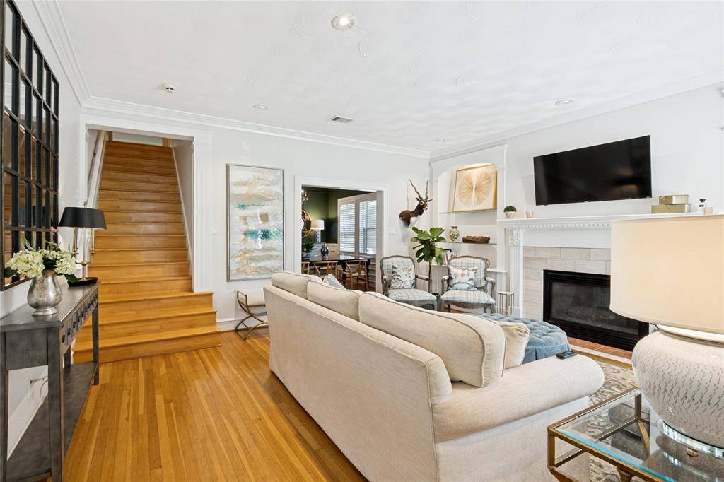 1151 N Winnetka Avenue, Dallas, TX 75208