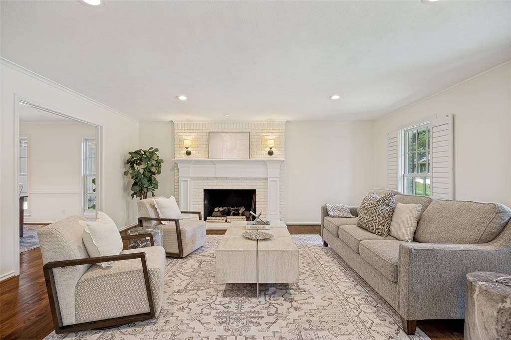 7142 Lakehurst Avenue, Dallas, TX 75230