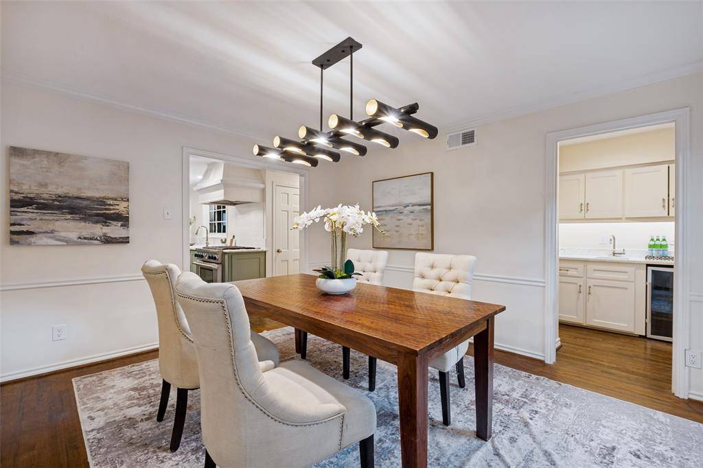 7142 Lakehurst Avenue, Dallas, TX 75230