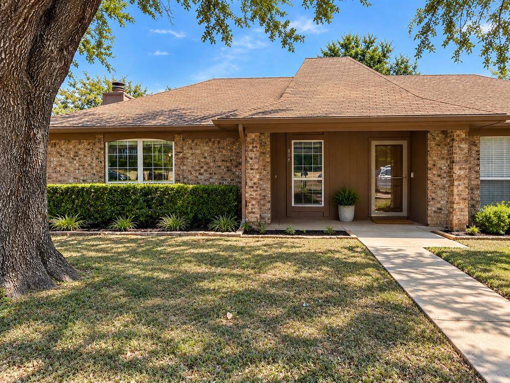 806 Blessing Creek Drive, Euless, TX 76039