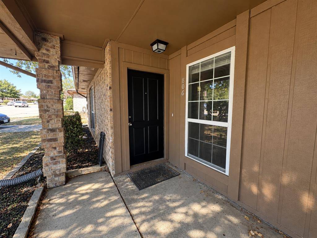 806 Blessing Creek Drive, Euless, TX 76039
