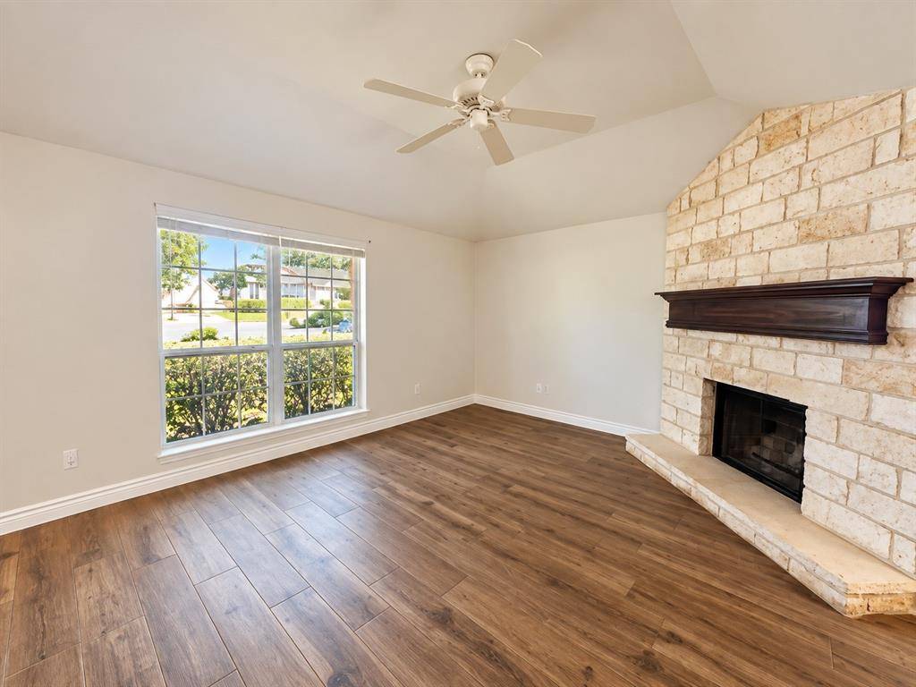 806 Blessing Creek Drive, Euless, TX 76039
