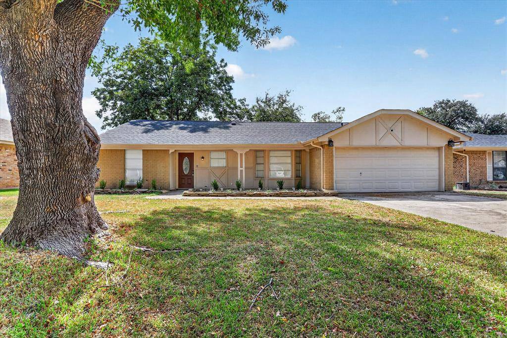 1016 Westminster Lane, Mansfield, TX 76063
