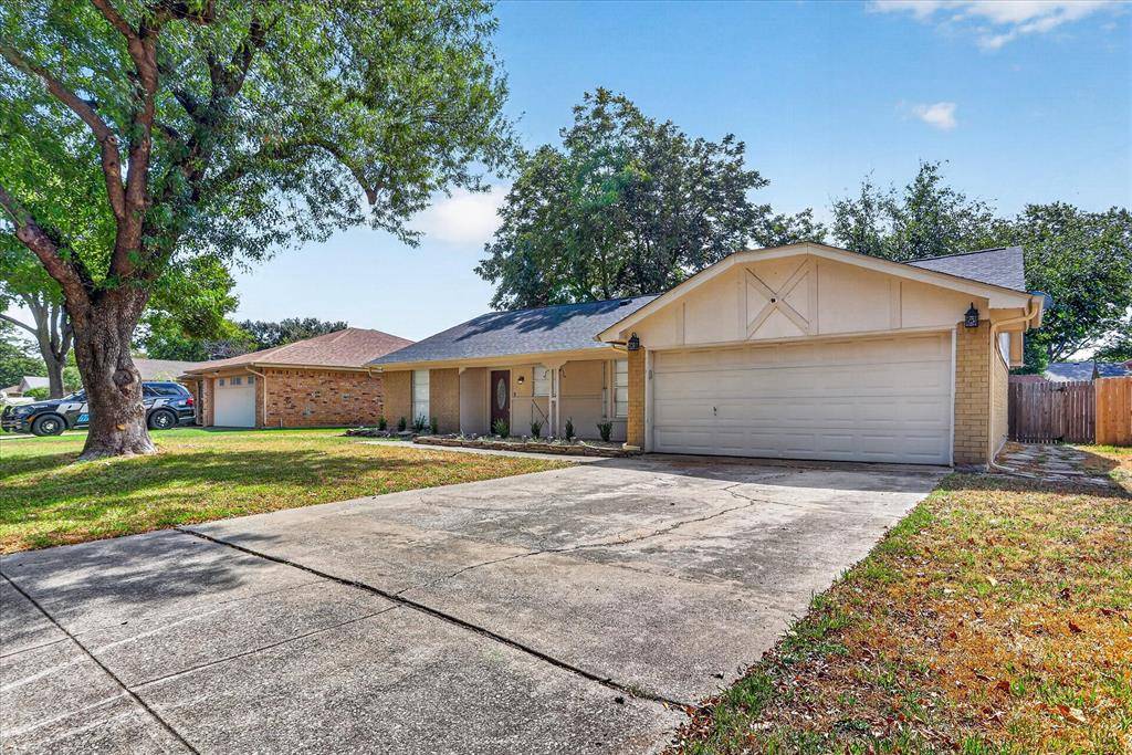 1016 Westminster Lane, Mansfield, TX 76063