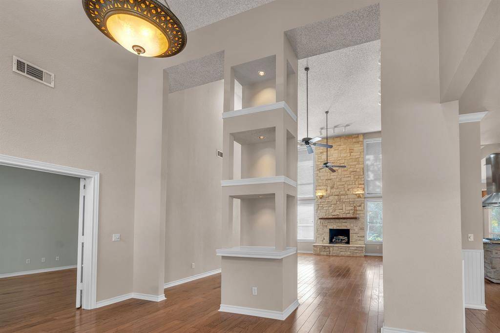 6904 Allen Place Drive, Fort Worth, TX 76116