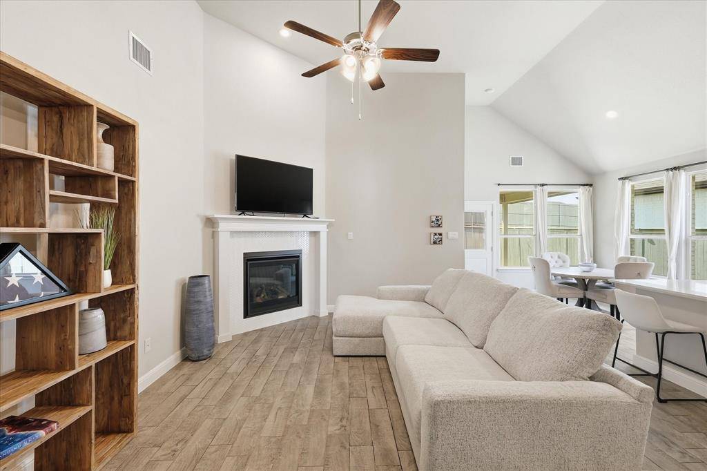 1212 Trailblazer Way, Northlake, TX 76247