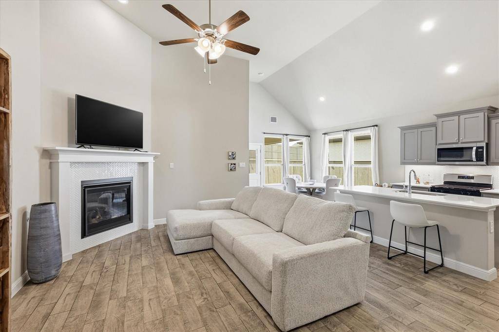 1212 Trailblazer Way, Northlake, TX 76247