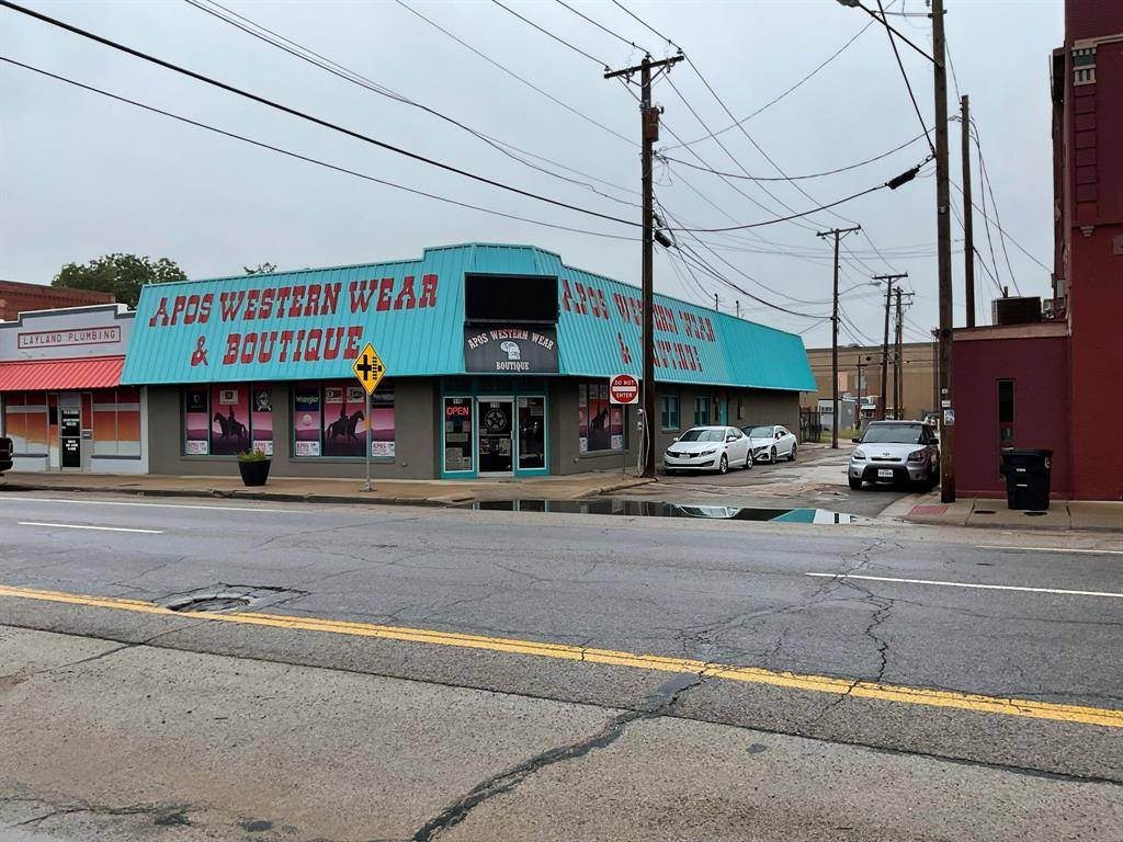 110 N Caddo Street, Cleburne, TX 76031