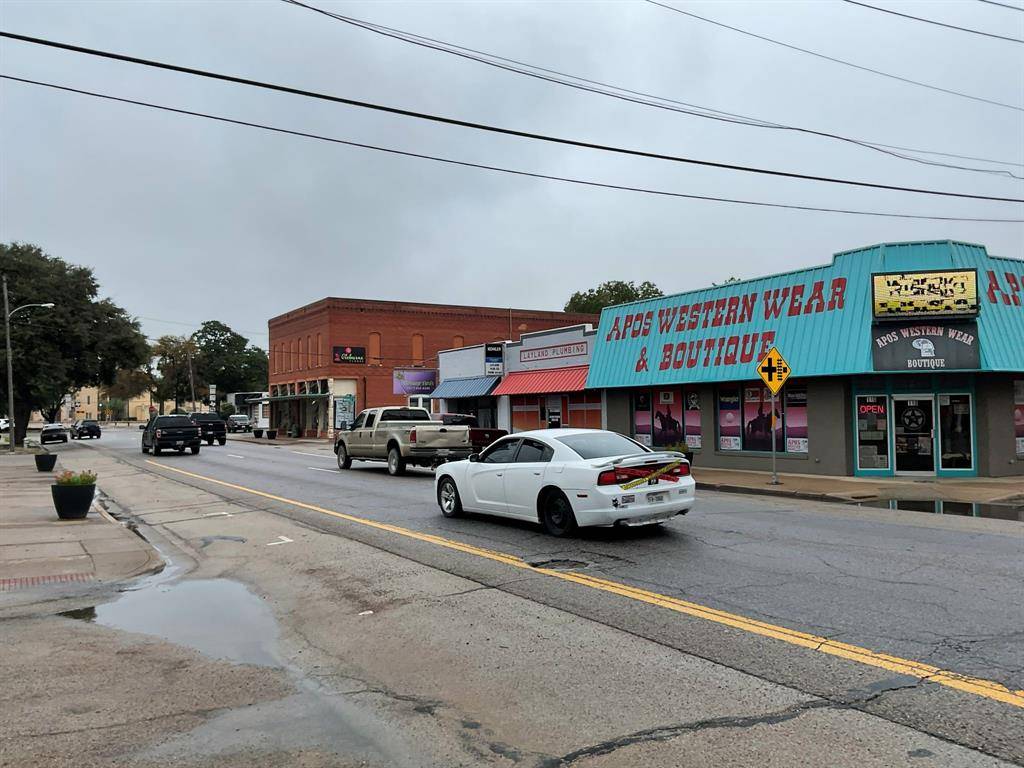 110 N Caddo Street, Cleburne, TX 76031